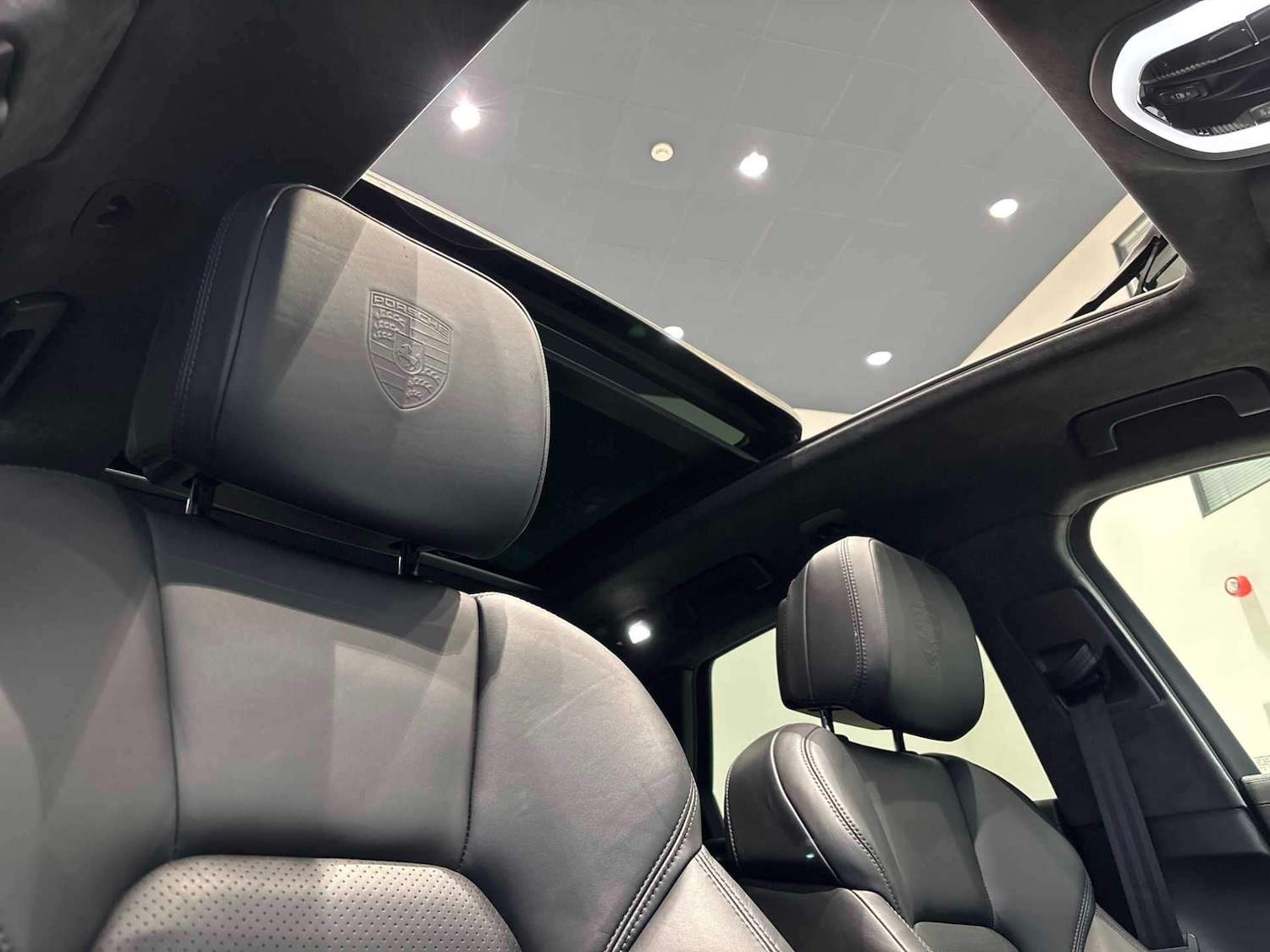 Used Porsche Macan 2020 for sale - 76809431: Photo 37