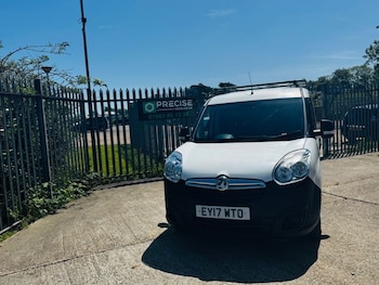 Used Vauxhall Combo 2017 for sale - 78682366: Photo
