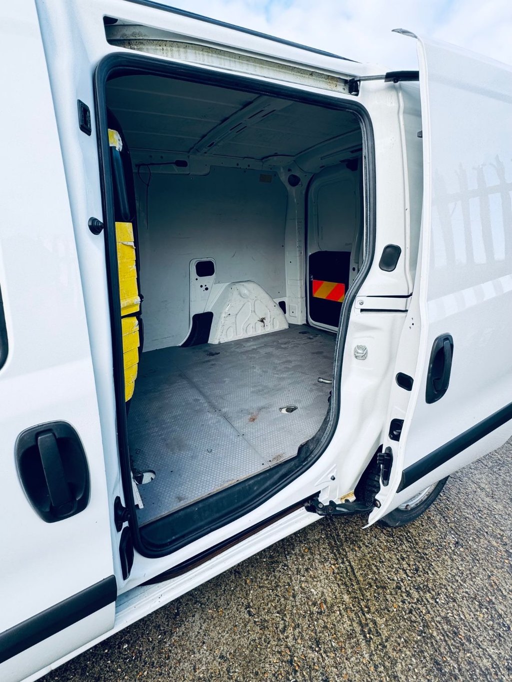 Used Vauxhall Combo 2013 for sale - 77436845: Photo 3