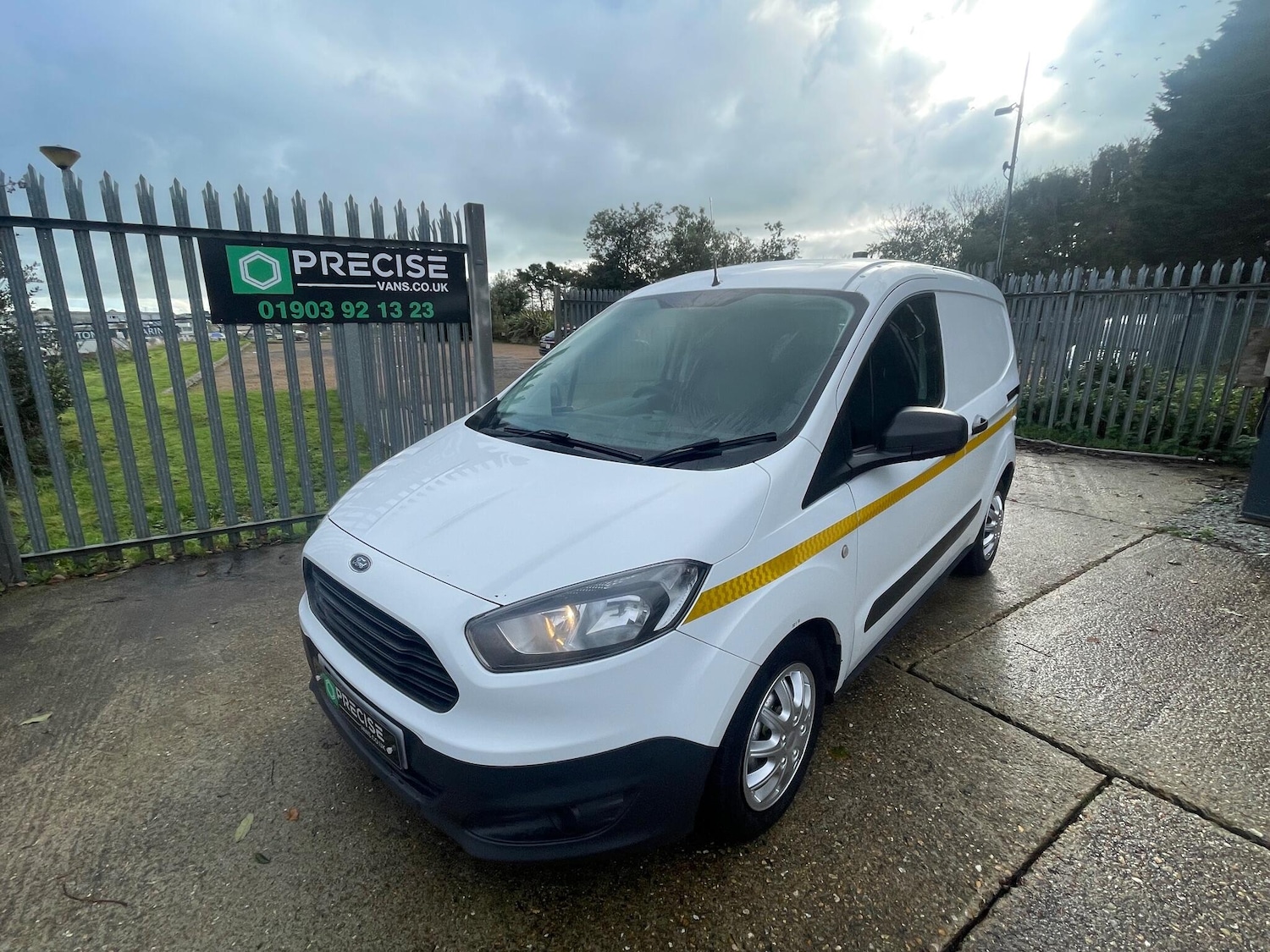 Used Ford Transit Courier 2017 for sale - 77143213: Photo 10