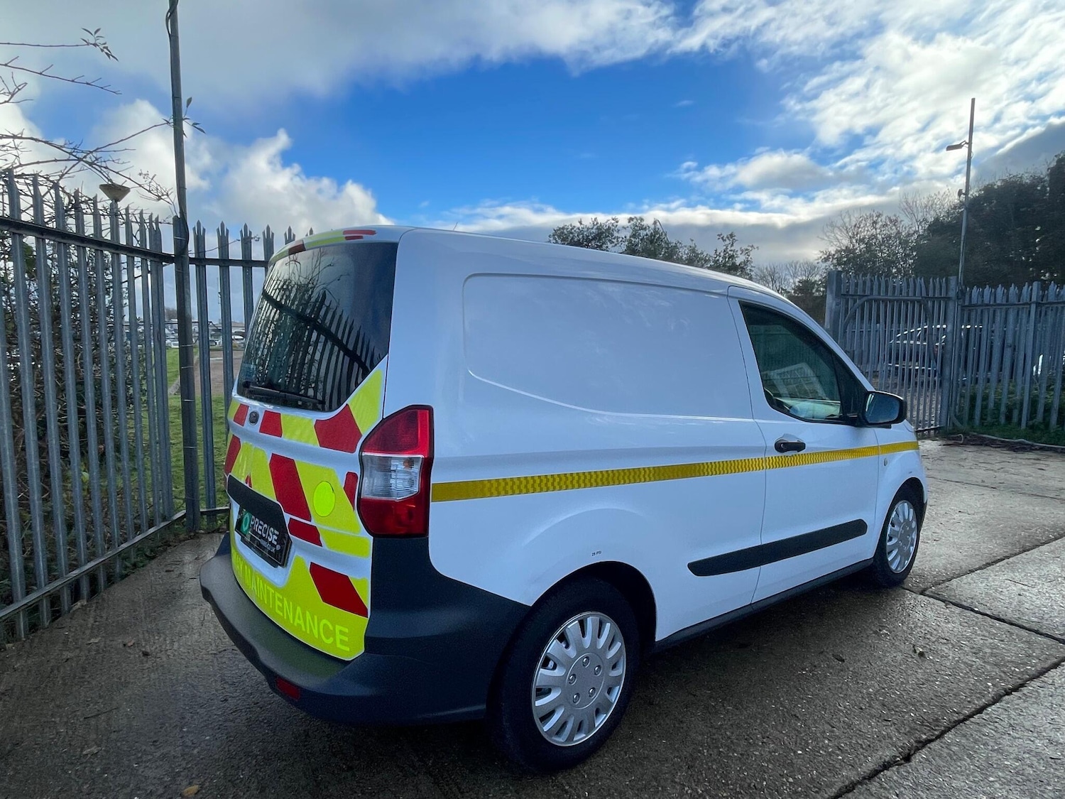 Used Ford Transit Courier 2017 for sale - 77143213: Photo 3