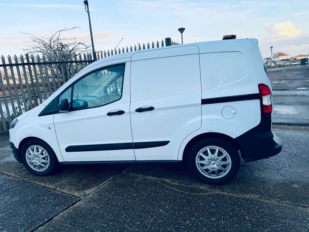 Used Ford Transit Courier 2017 for sale - 77378687: Photo 23
