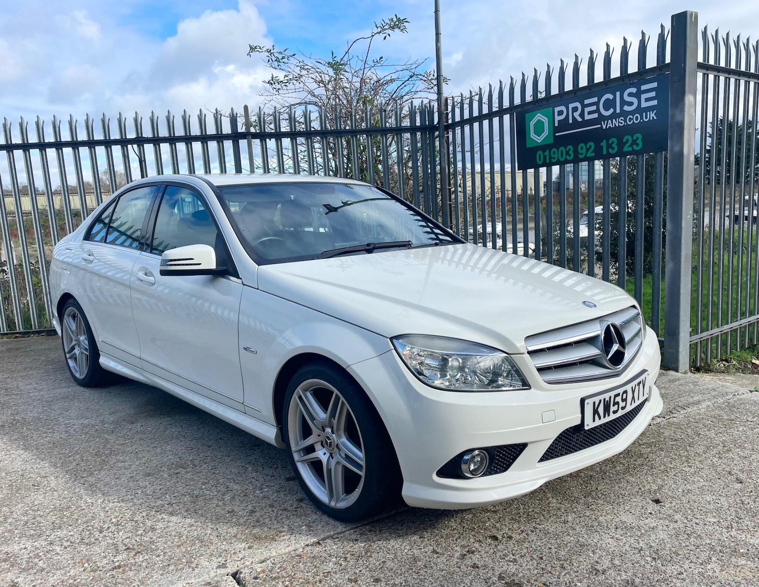 Used Mercedes-Benz C Class 2010 for sale - 77144620: Photo 2