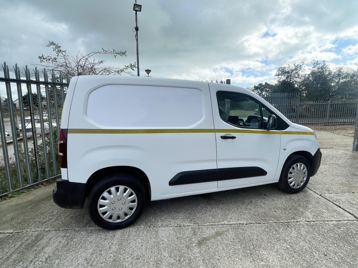 Used Peugeot Partner 2020 for sale - 77143975: Photo 43