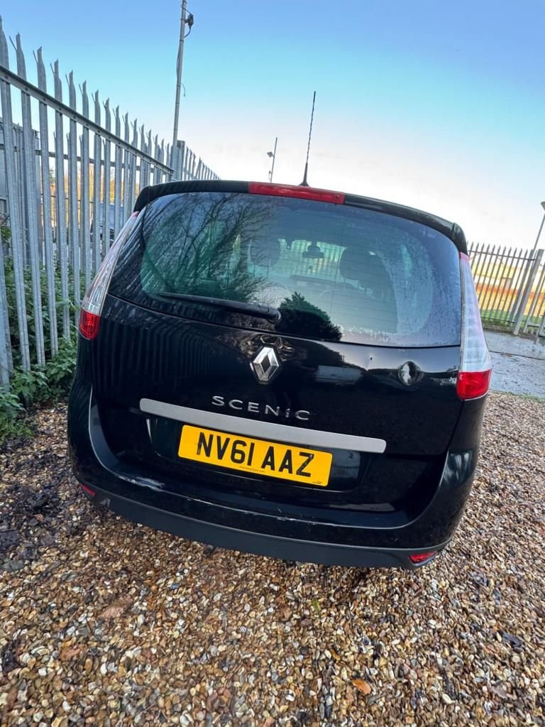 Used Renault Grand Scenic 2011 for sale - 77378685: Photo 11