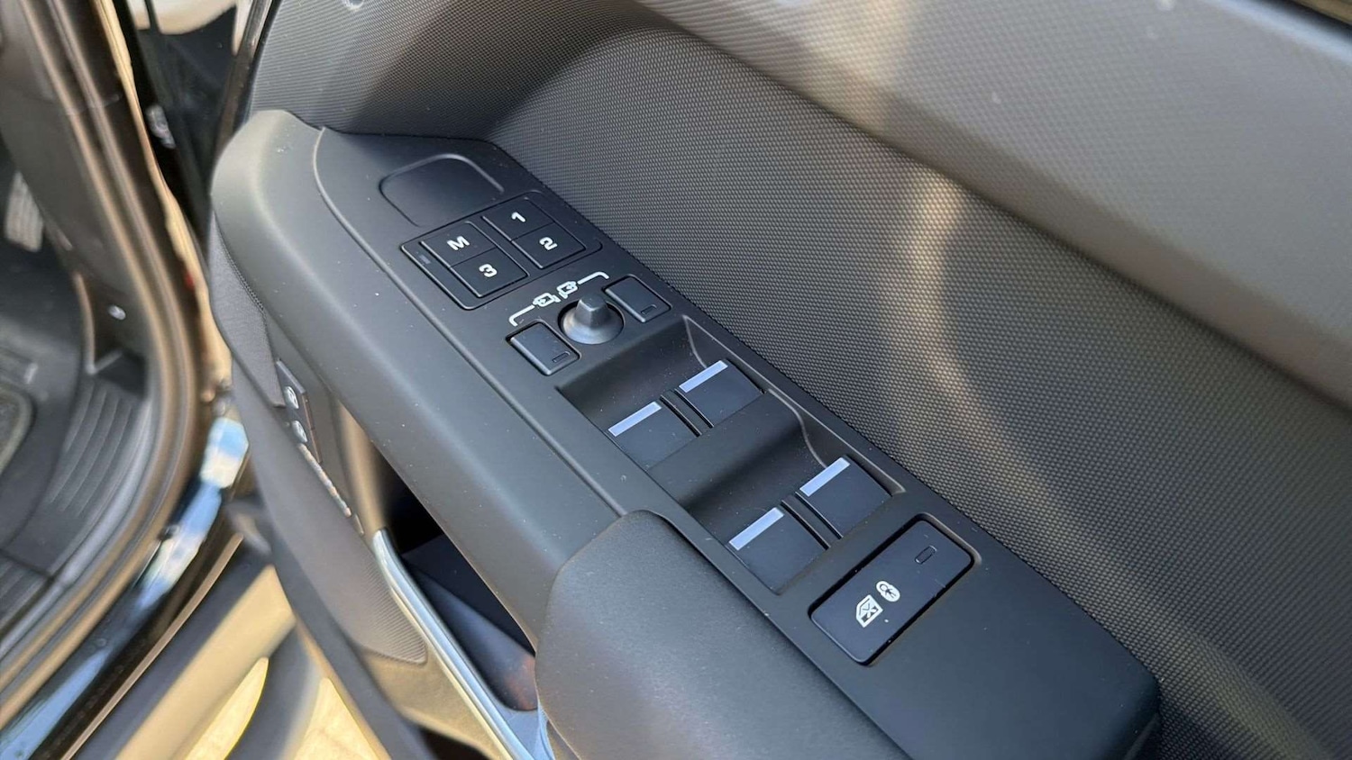 Used Land Rover Defender 2025 for sale - 78161246: Photo 25