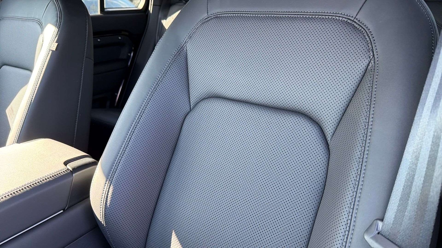 Used Land Rover Defender 2025 for sale - 78161246: Photo 30