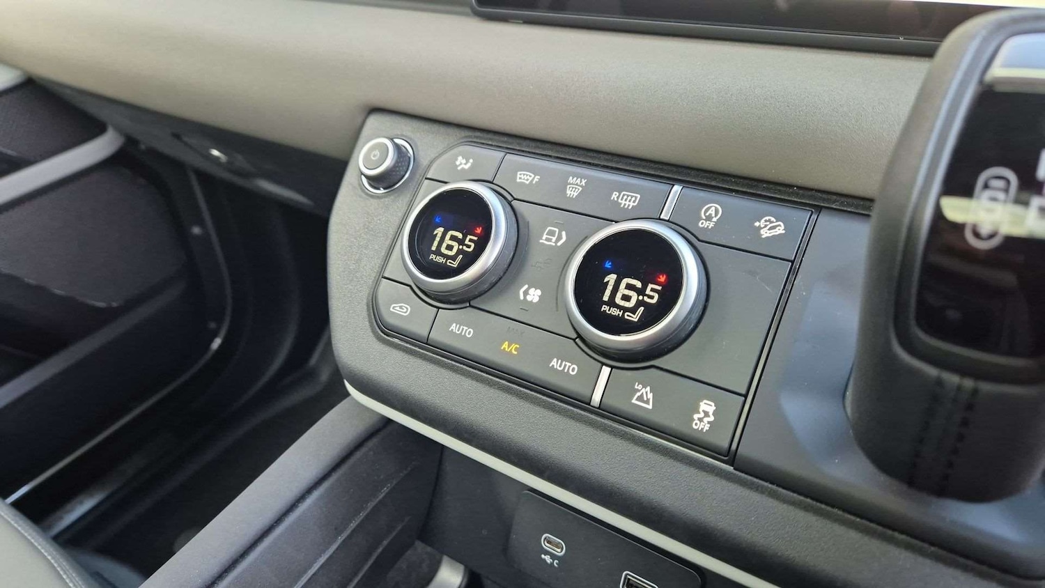 Used Land Rover Defender 2023 for sale - 76459833: Photo 22