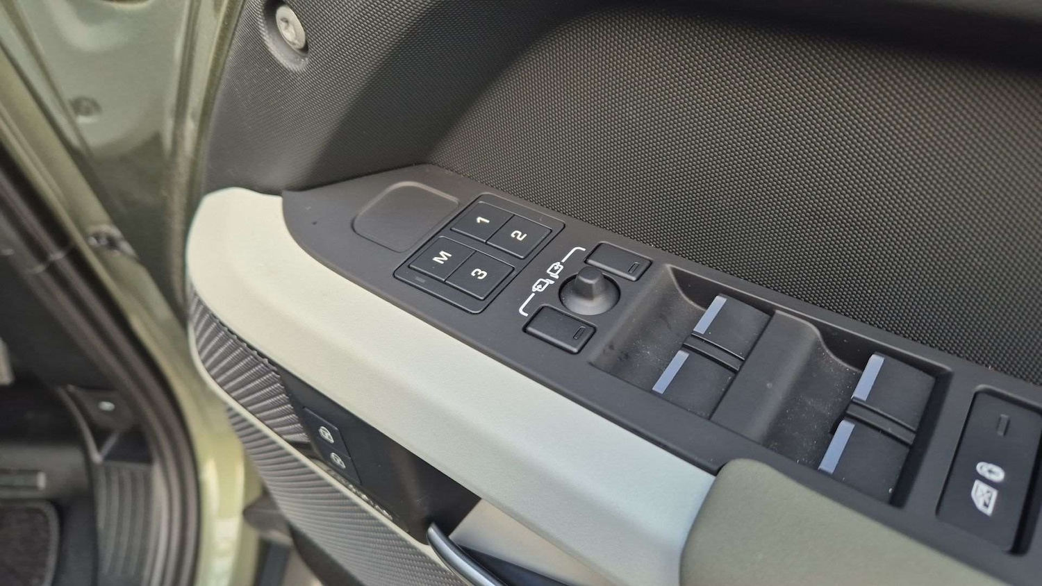 Used Land Rover Defender 2023 for sale - 76459833: Photo 25