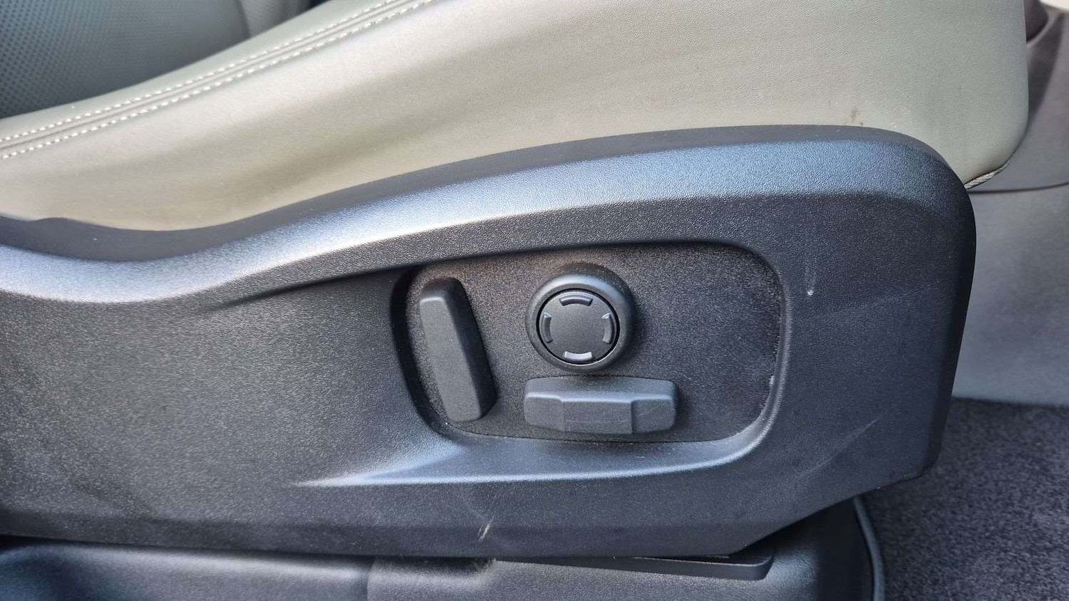 Used Land Rover Defender 2023 for sale - 76459833: Photo 29