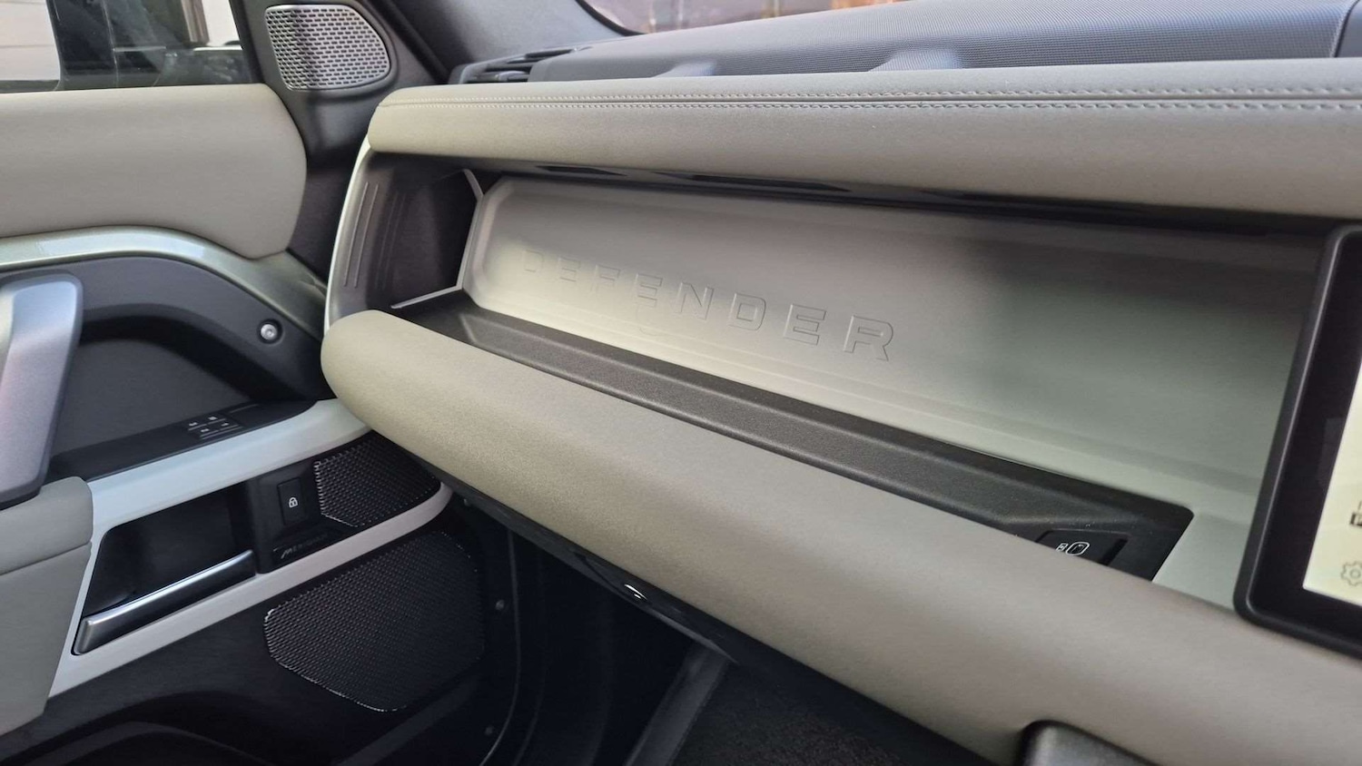 Used Land Rover Defender 2023 for sale - 76459833: Photo 30