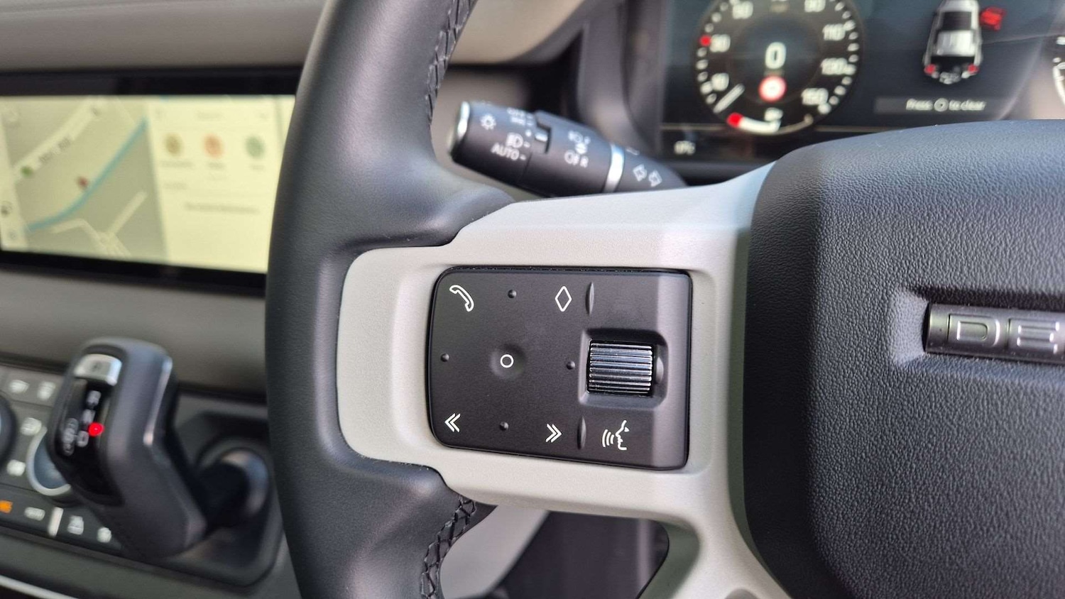 Used Land Rover Defender 2023 for sale - 76459833: Photo 32