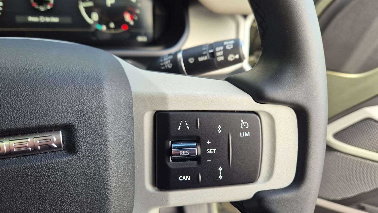 Used Land Rover Defender 2023 for sale - 76459833: Photo 33