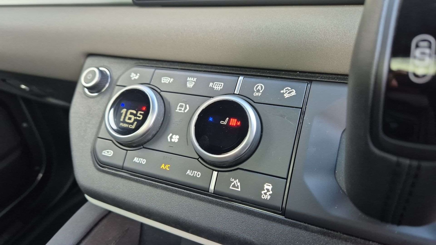 Used Land Rover Defender 2023 for sale - 76459833: Photo 34