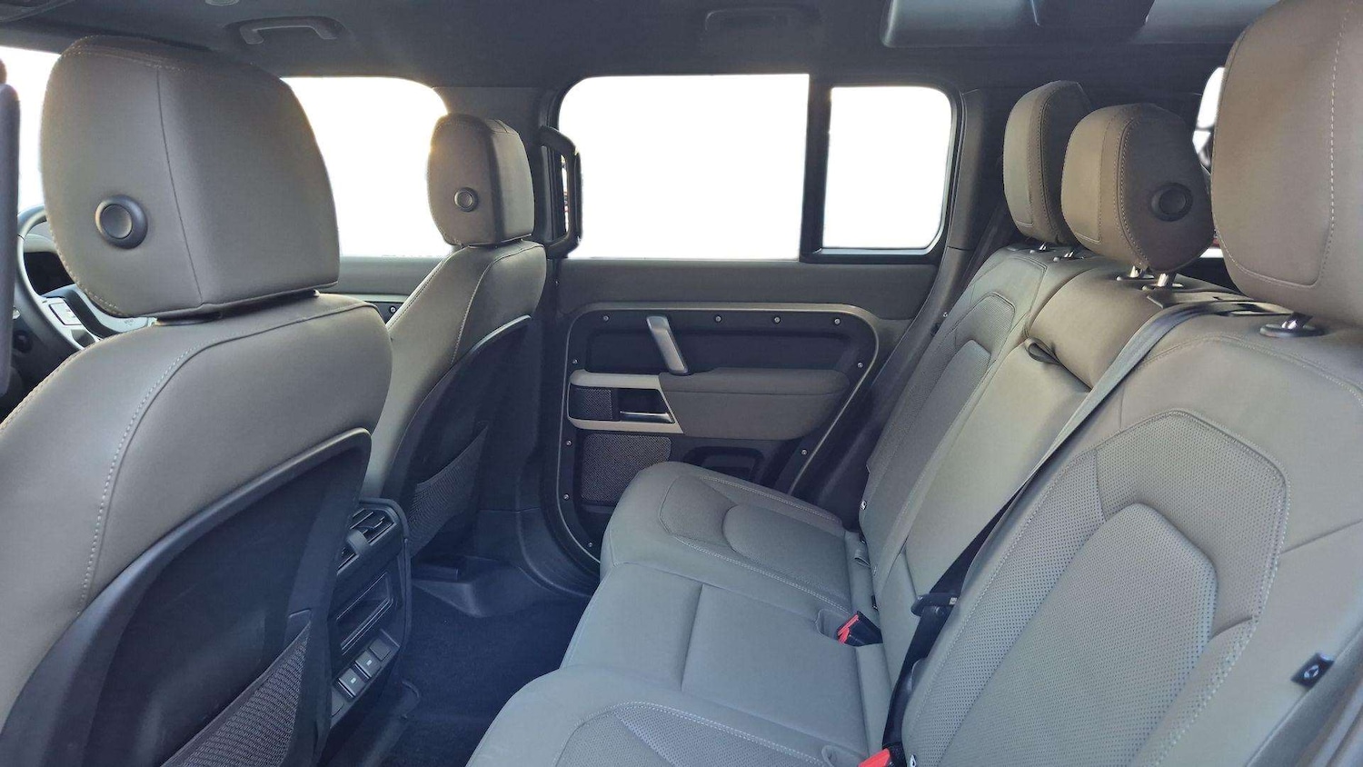 Used Land Rover Defender 2023 for sale - 76459833: Photo 4