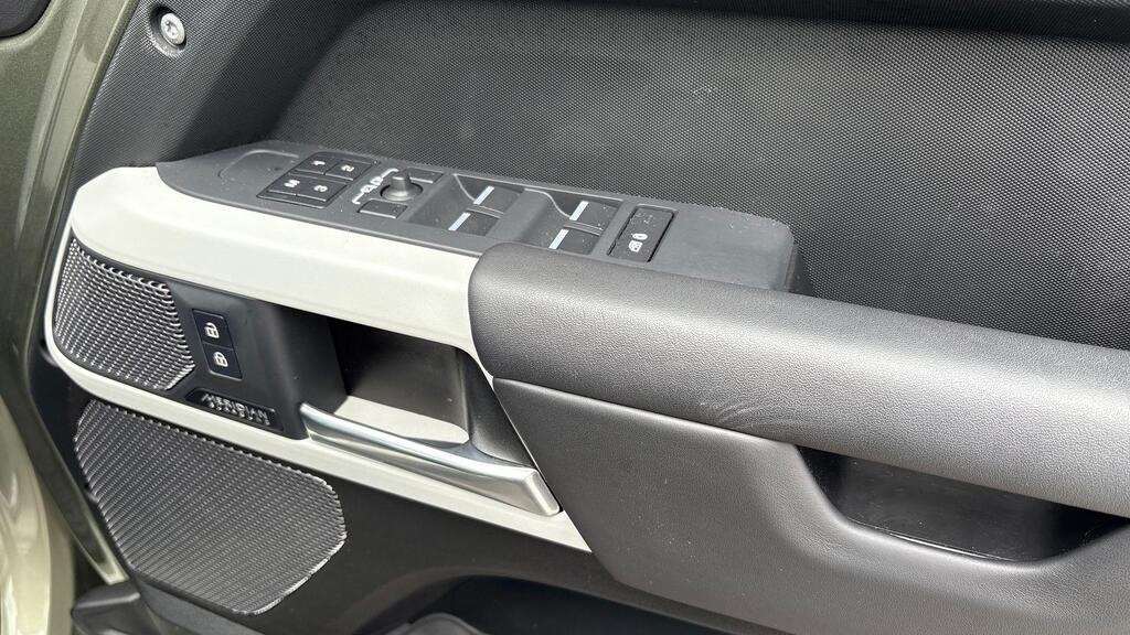 Used Land Rover Defender 2023 for sale - 76459890: Photo 26
