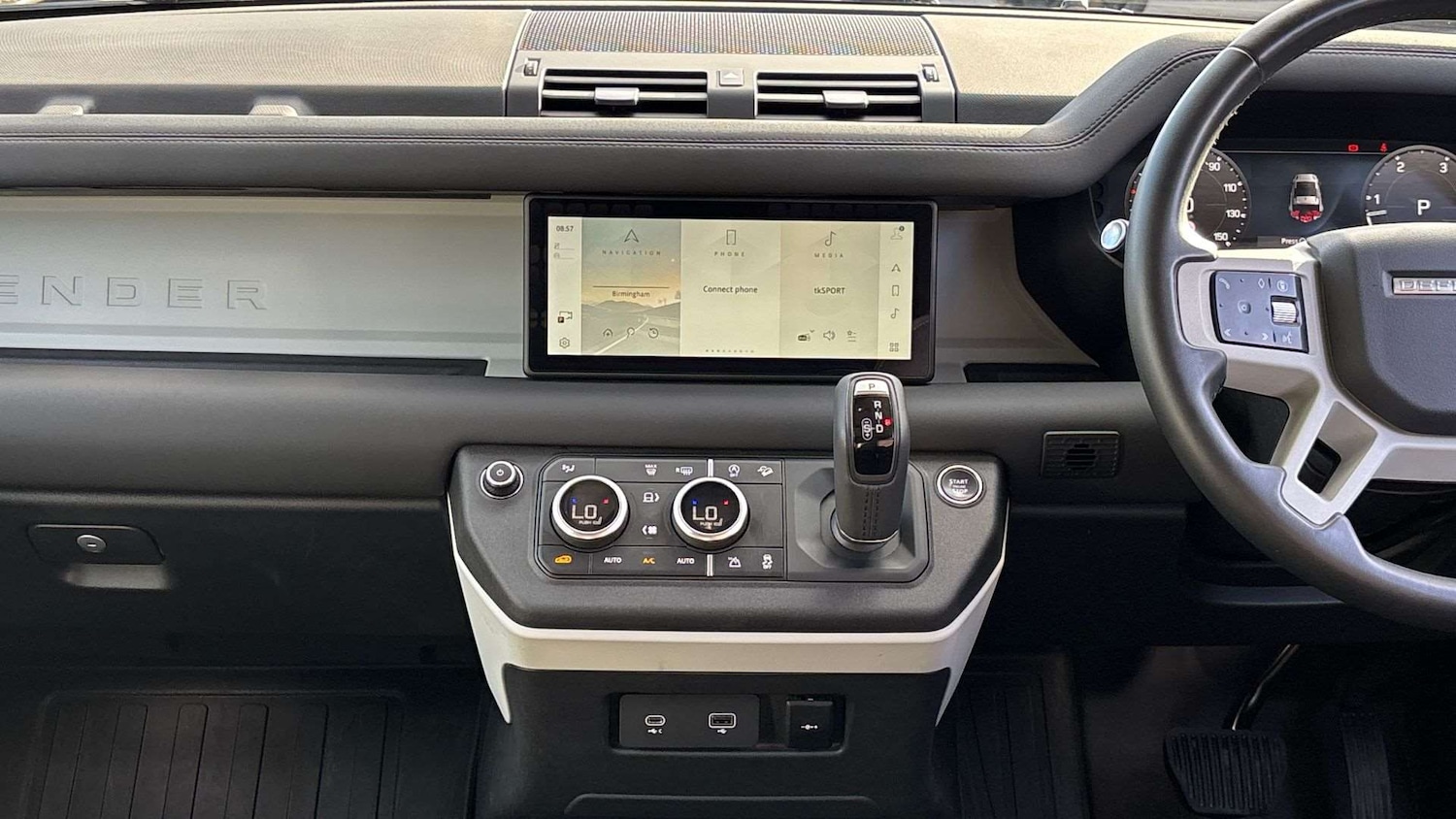 Used Land Rover Defender 2024 for sale - 76648928: Photo 14