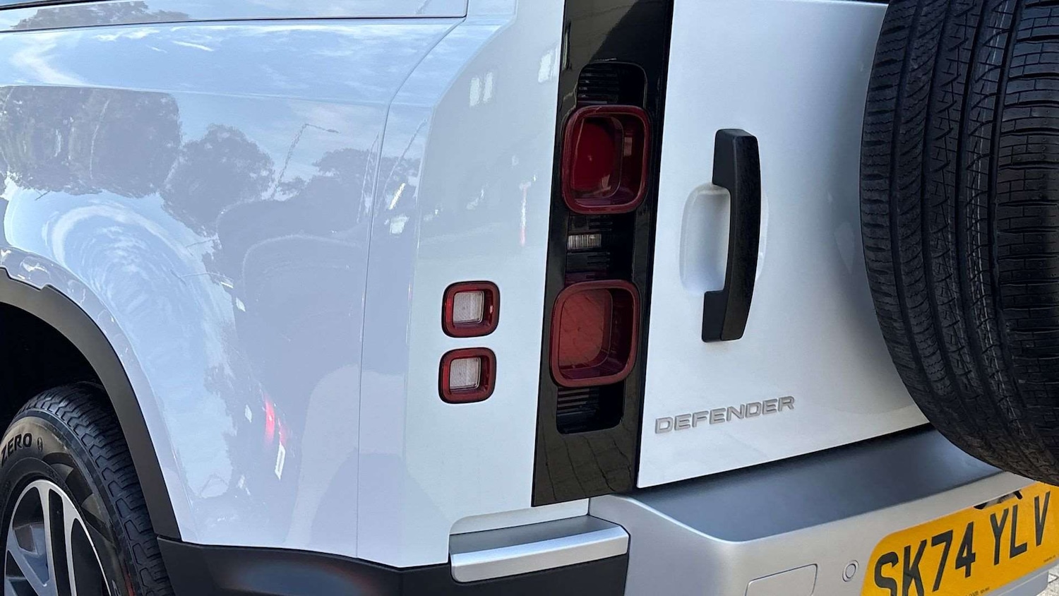 Used Land Rover Defender 2024 for sale - 76648928: Photo 19