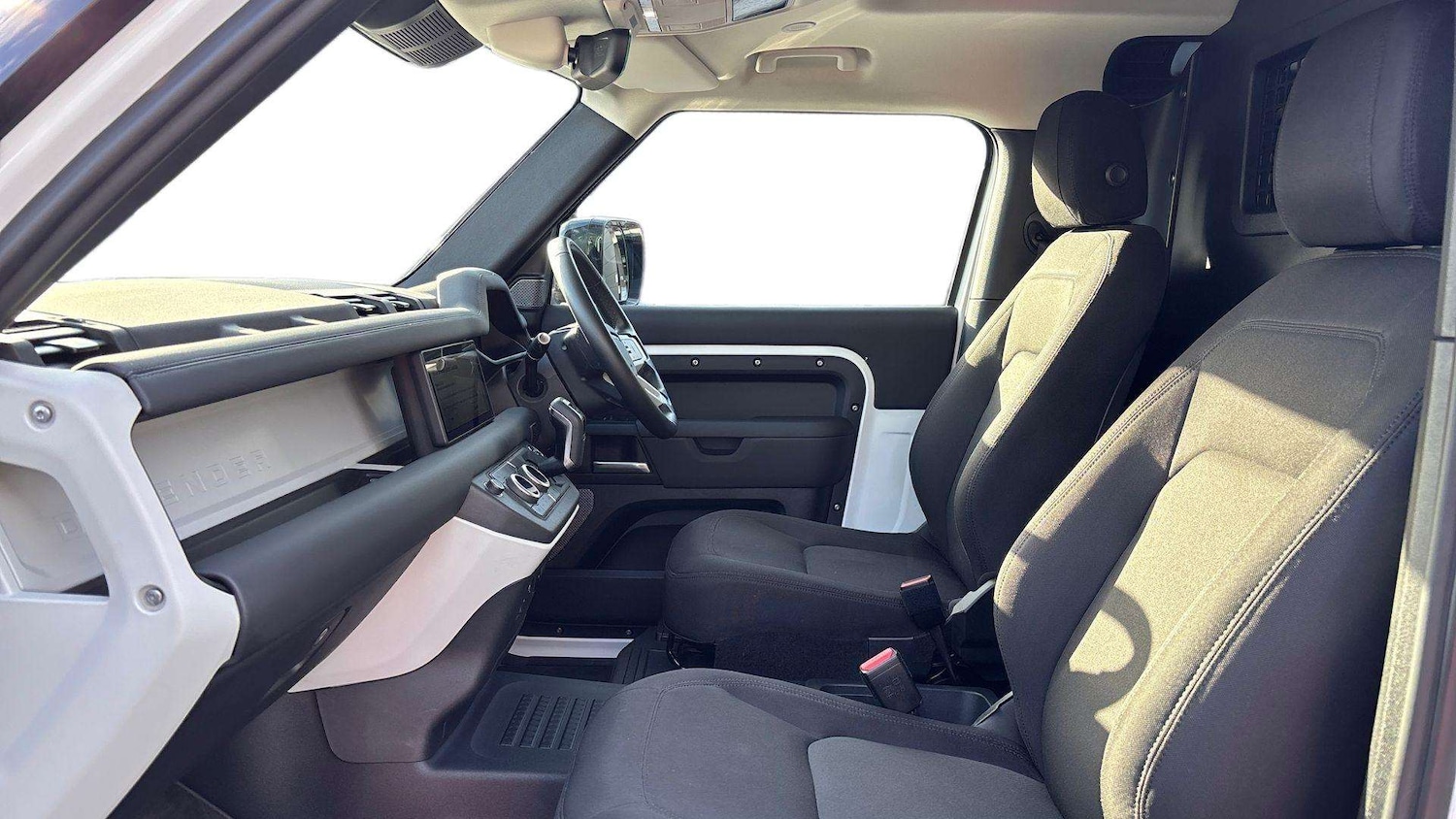 Used Land Rover Defender 2024 for sale - 76648928: Photo 3