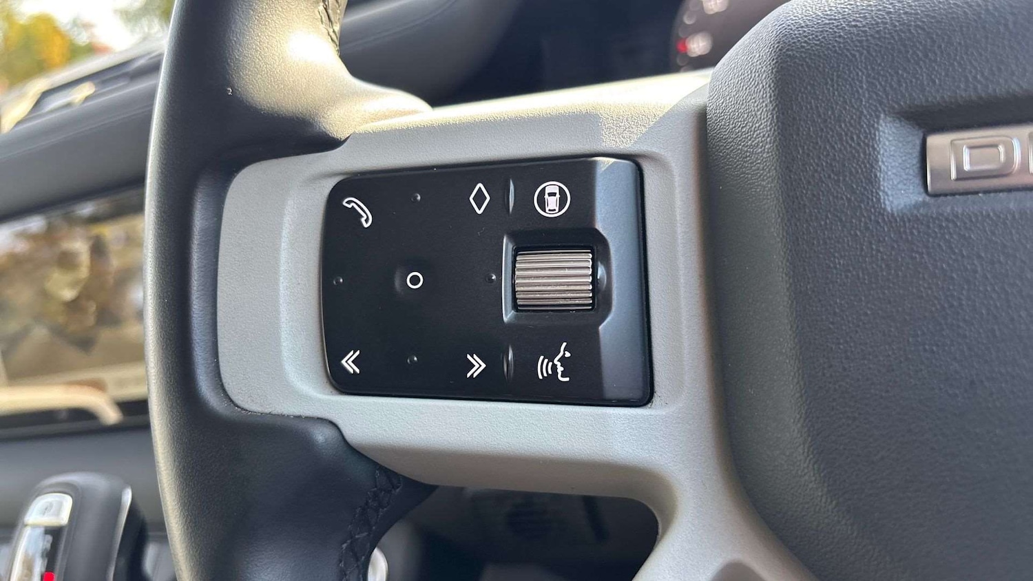 Used Land Rover Defender 2024 for sale - 76648928: Photo 30