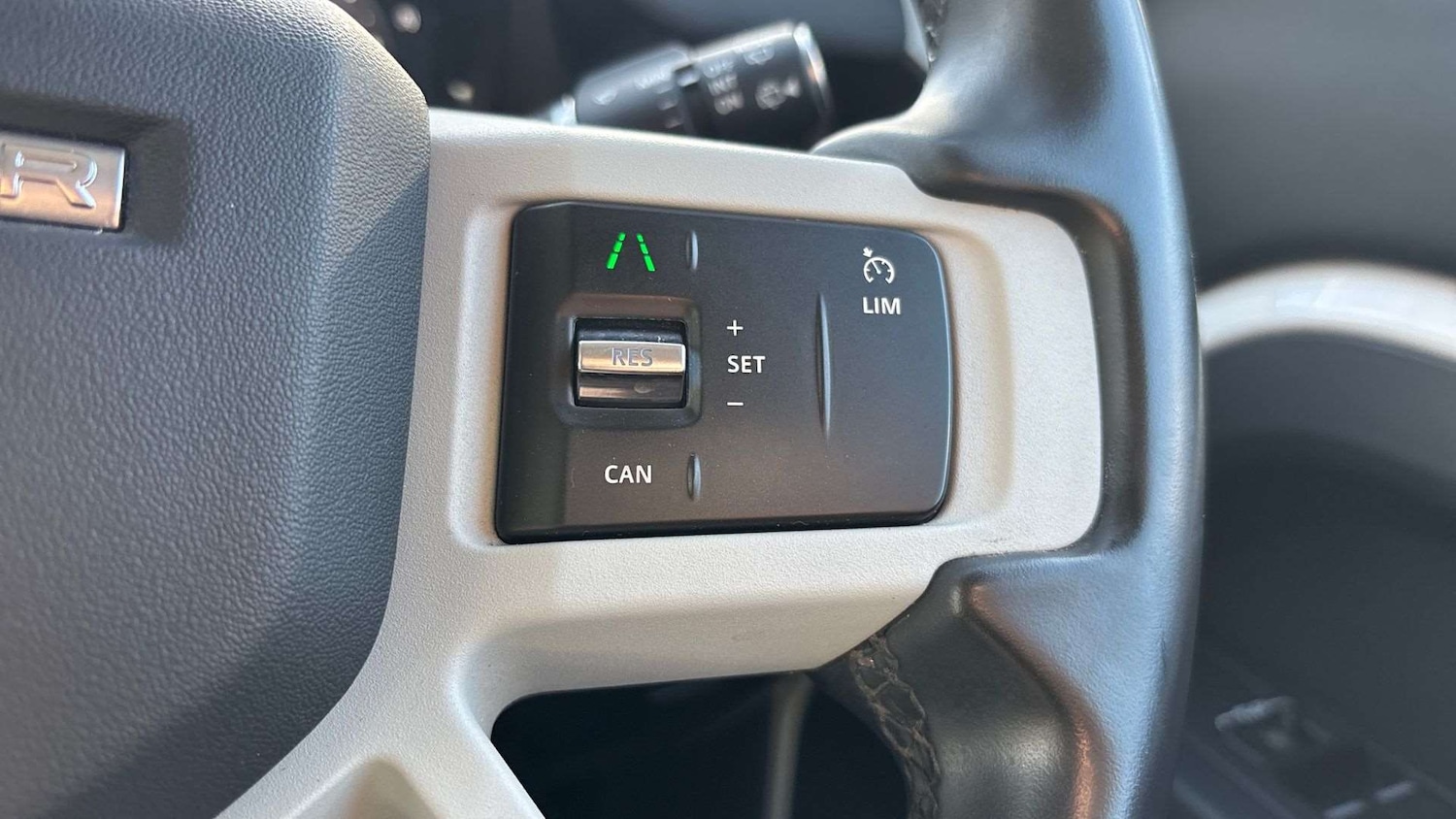 Used Land Rover Defender 2024 for sale - 76648928: Photo 31