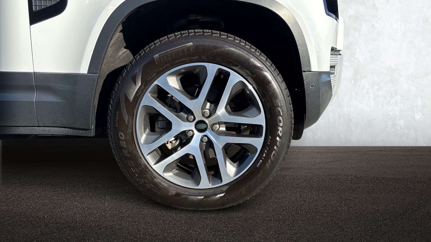 Used Land Rover Defender 2024 for sale - 76648928: Photo 8