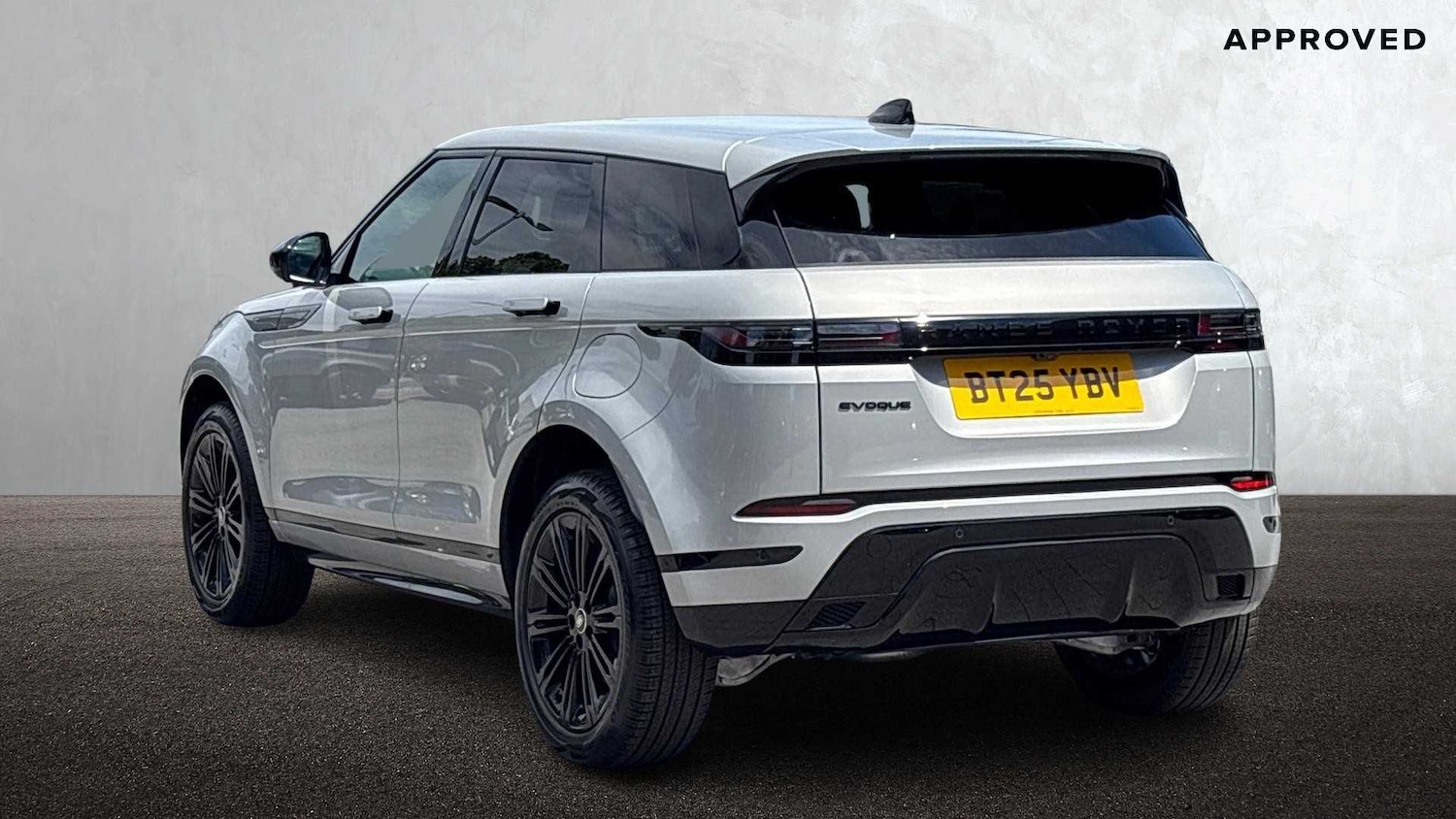 Used Land Rover Range Rover Evoque 2025 for sale - 76460477: Photo 2