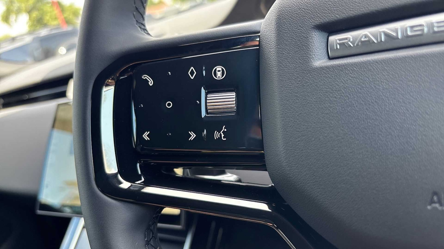 Used Land Rover Range Rover Evoque 2025 for sale - 76460477: Photo 34