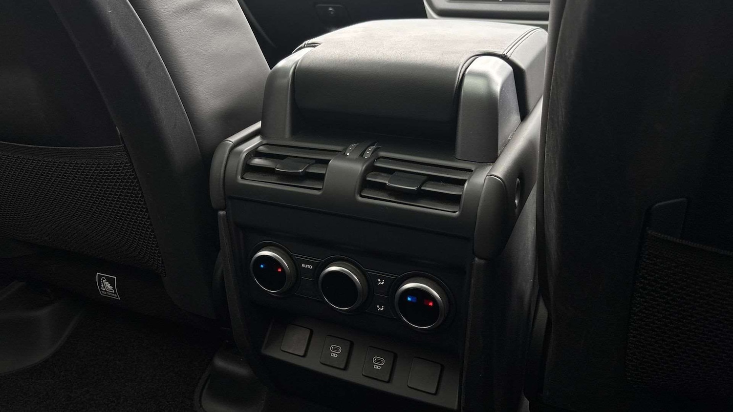 Used Land Rover Defender 2024 for sale - 76460237: Photo 18