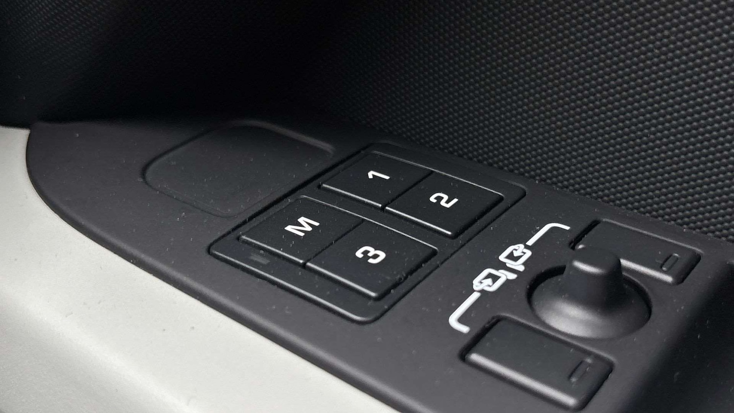 Used Land Rover Defender 2024 for sale - 76460237: Photo 25