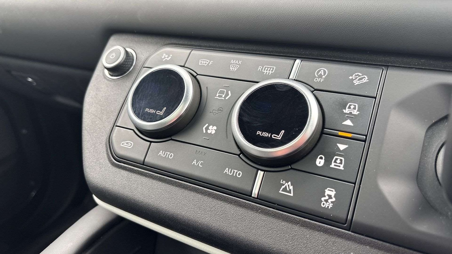 Used Land Rover Defender 2024 for sale - 76460237: Photo 29