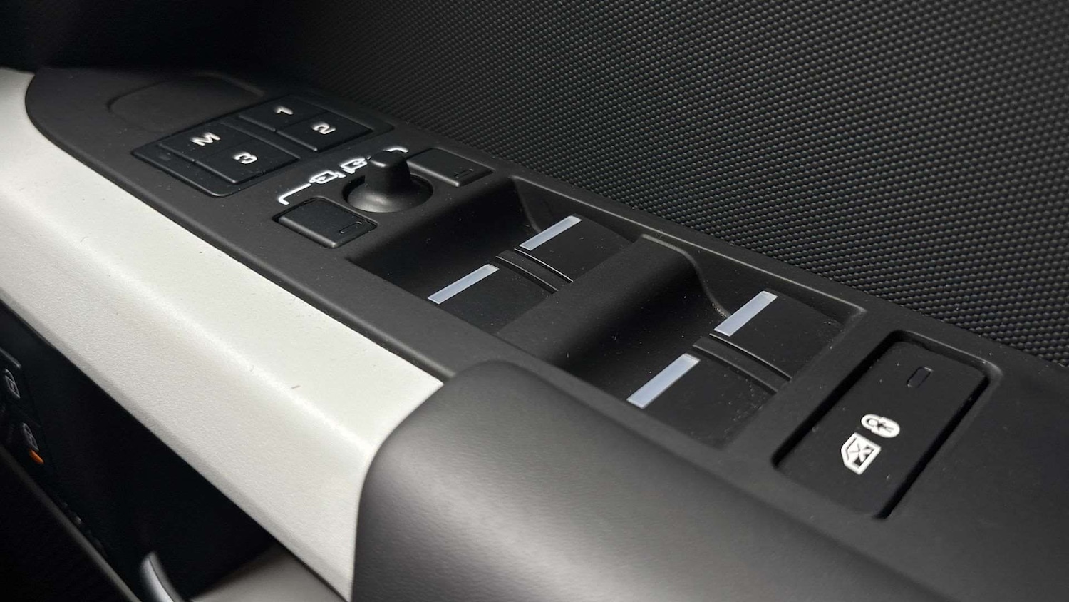 Used Land Rover Defender 2024 for sale - 76460237: Photo 32