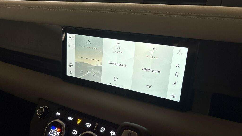 Used Land Rover Defender 2023 for sale - 76460449: Photo 11