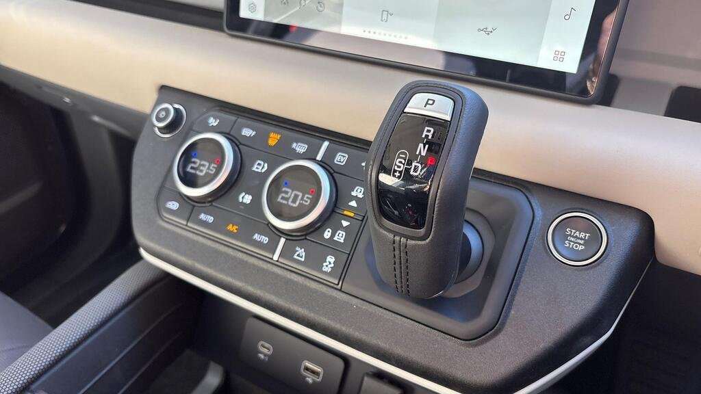 Used Land Rover Defender 2023 for sale - 76460449: Photo 13