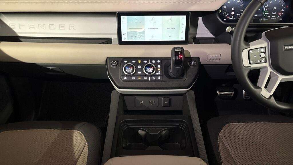 Used Land Rover Defender 2023 for sale - 76460449: Photo 14