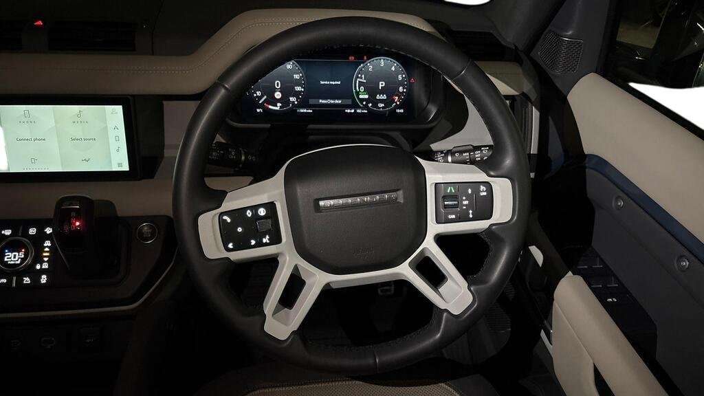 Used Land Rover Defender 2023 for sale - 76460449: Photo 15