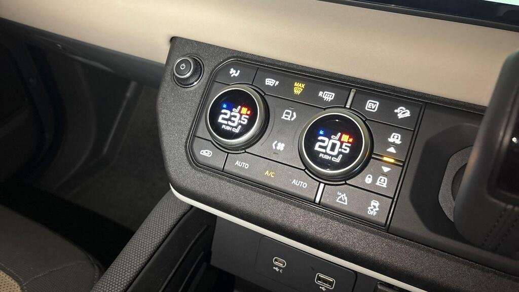 Used Land Rover Defender 2023 for sale - 76460449: Photo 22