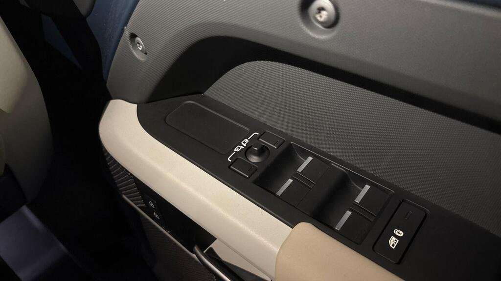 Used Land Rover Defender 2023 for sale - 76460449: Photo 25