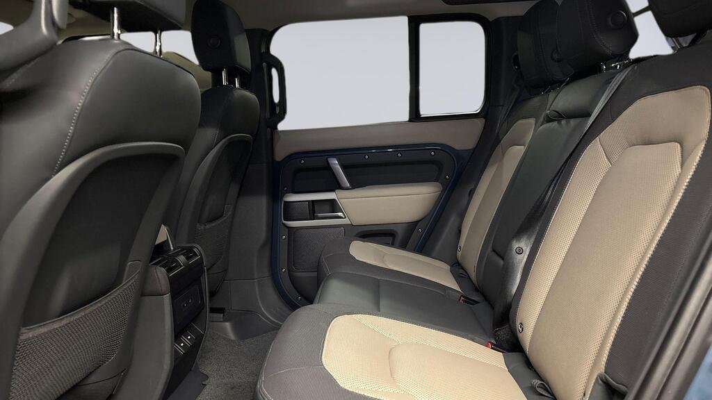Used Land Rover Defender 2023 for sale - 76460449: Photo 4