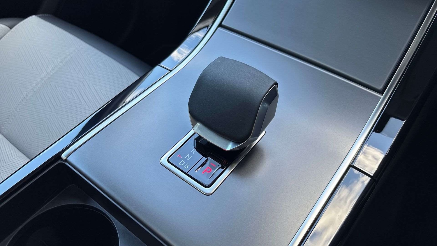 Used Land Rover Range Rover Velar 2025 for sale - 76460291: Photo 13