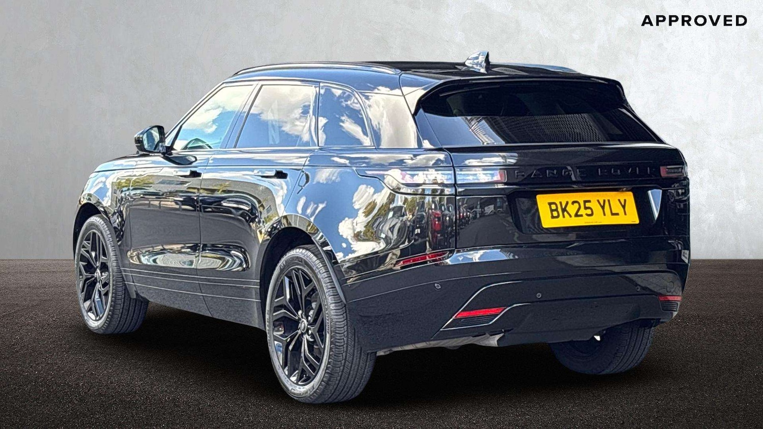 Used Land Rover Range Rover Velar 2025 for sale - 76460291: Photo 2