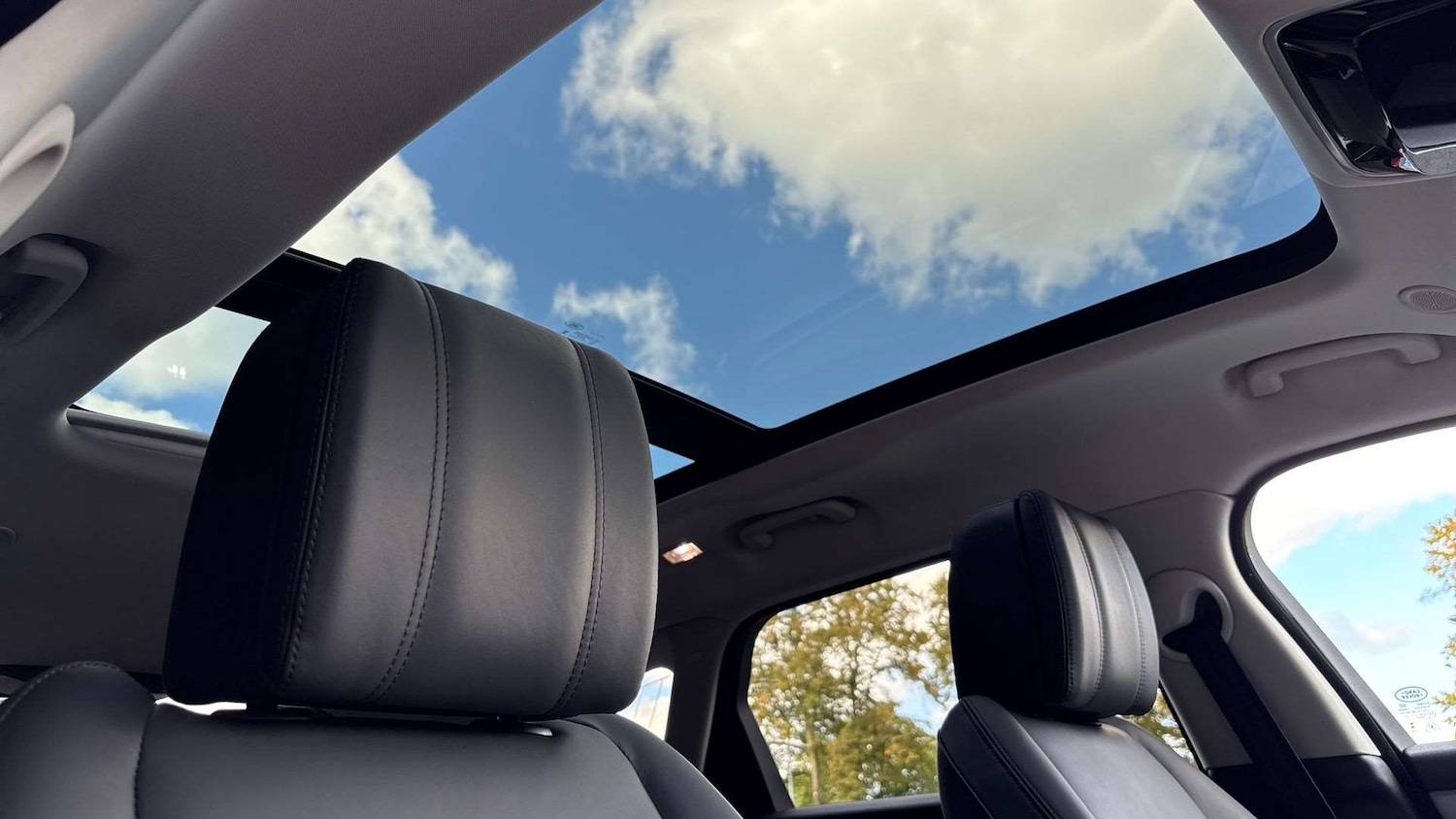 Used Land Rover Range Rover Velar 2025 for sale - 76460291: Photo 21