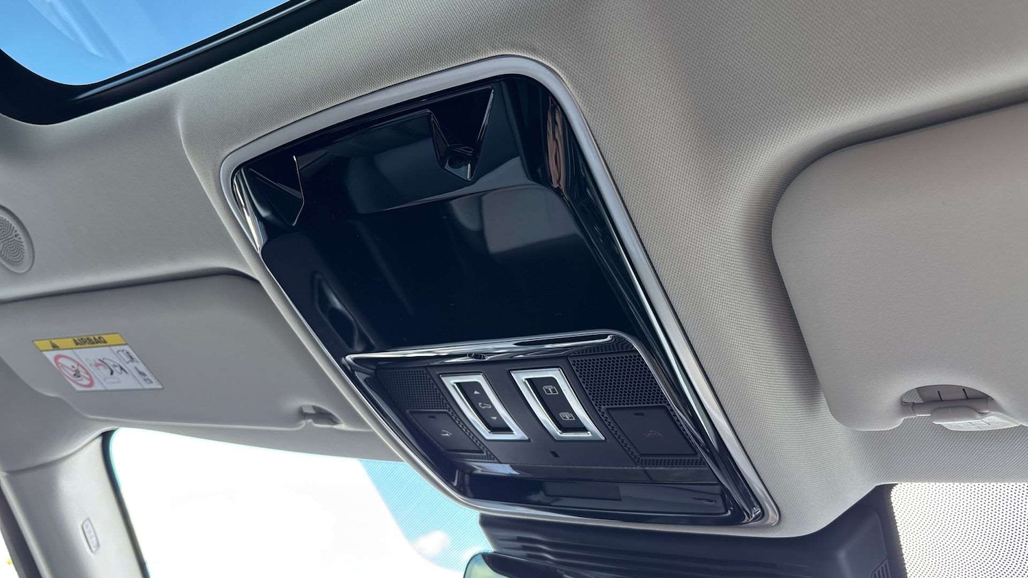 Used Land Rover Range Rover Velar 2025 for sale - 76460291: Photo 23