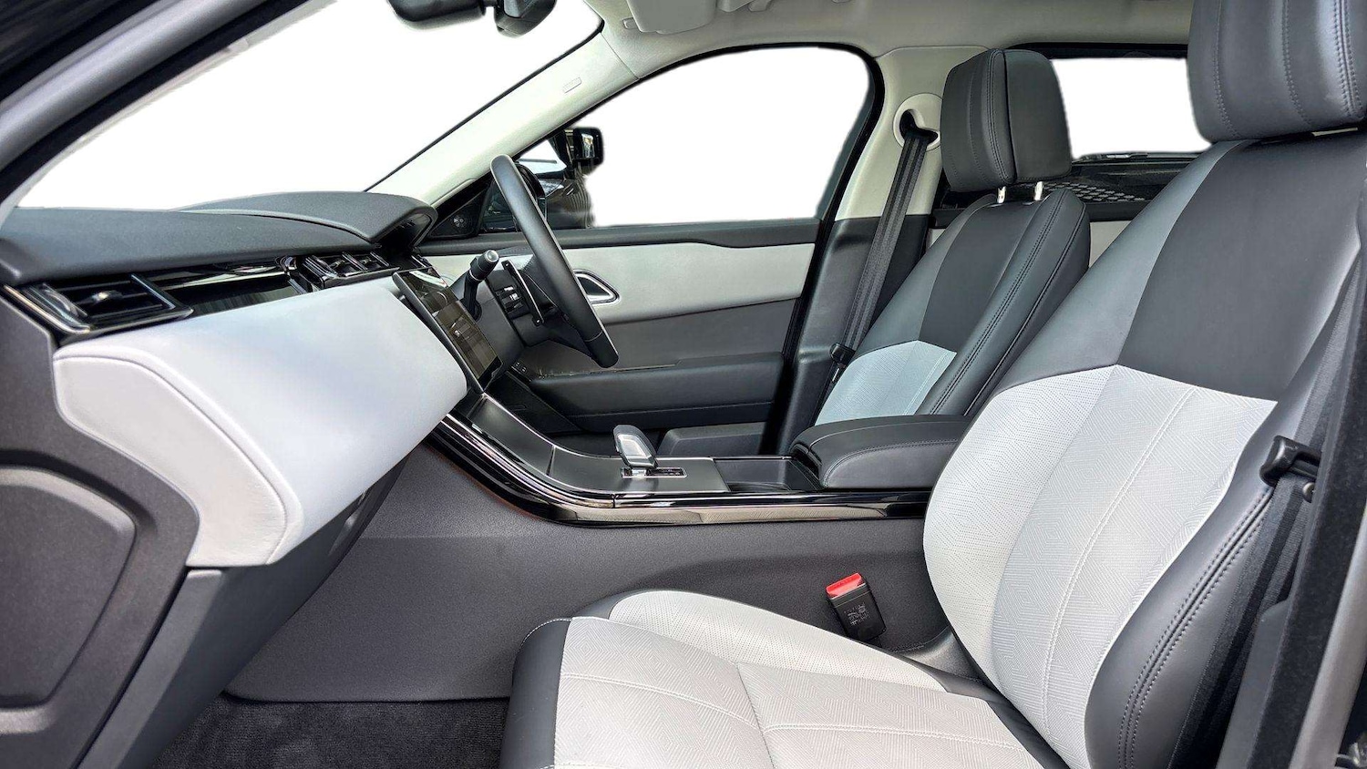 Used Land Rover Range Rover Velar 2025 for sale - 76460291: Photo 3