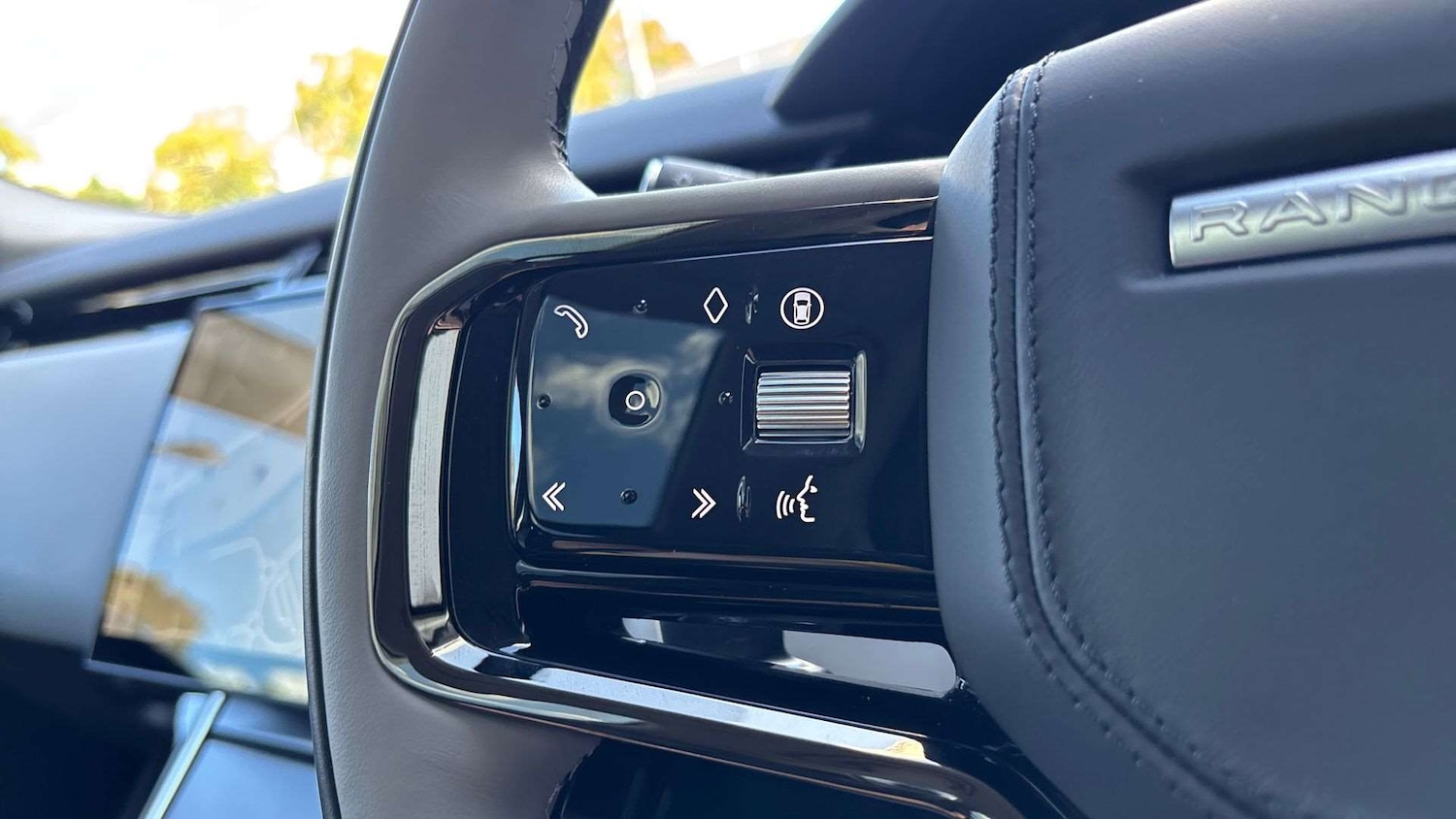 Used Land Rover Range Rover Velar 2025 for sale - 76460291: Photo 31