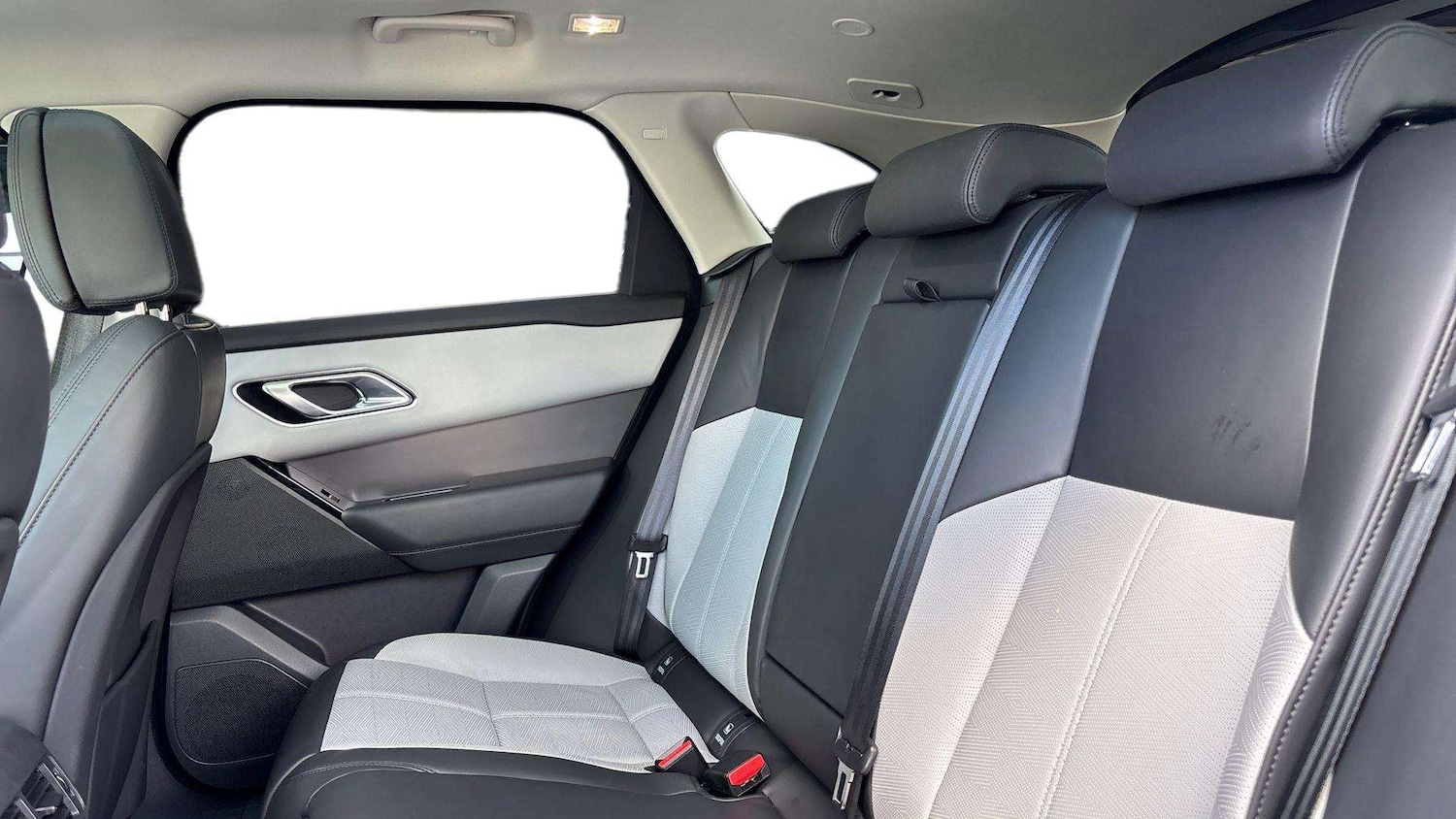 Used Land Rover Range Rover Velar 2025 for sale - 76460291: Photo 4