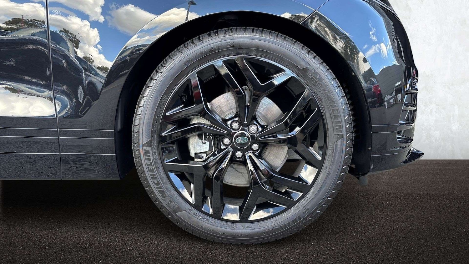 Used Land Rover Range Rover Velar 2025 for sale - 76460291: Photo 8