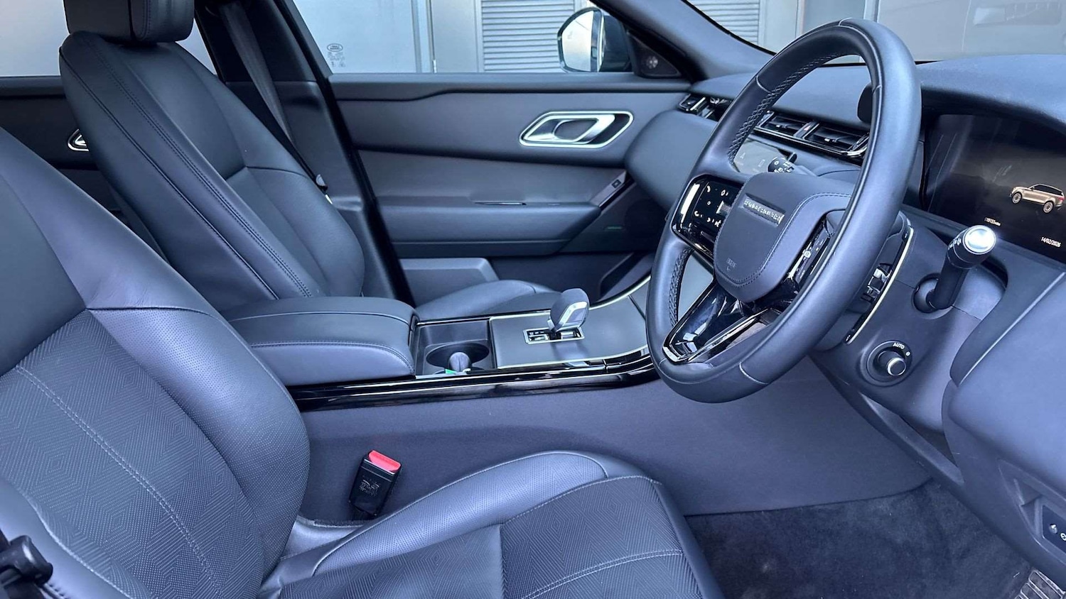 Used Land Rover Range Rover Velar 2024 for sale - 77553064: Photo 31