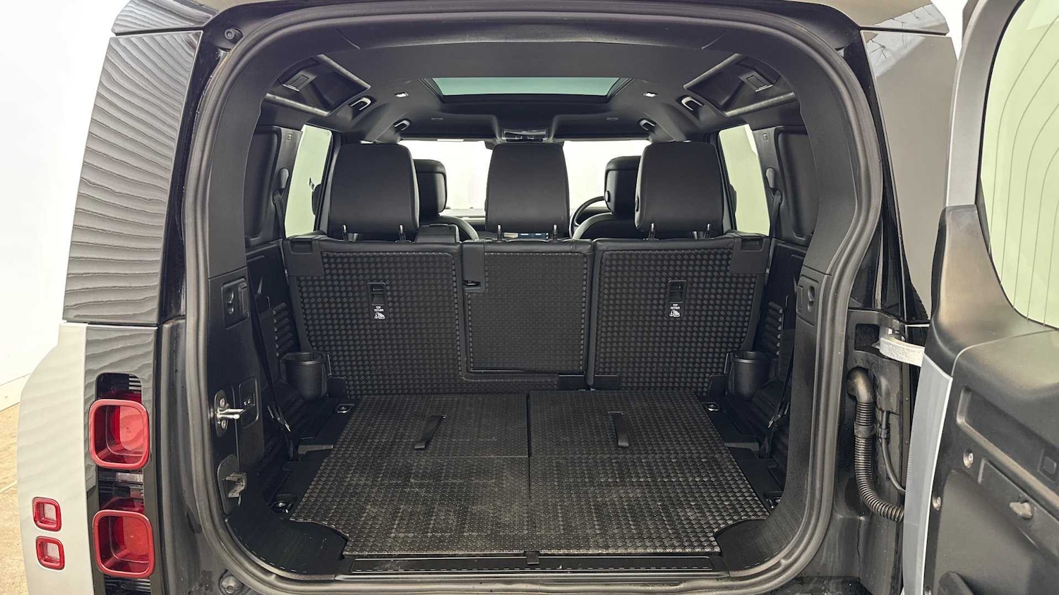 Used Land Rover Defender 2023 for sale - 76460507: Photo 10