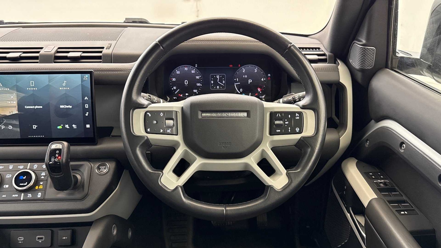 Used Land Rover Defender 2023 for sale - 76460507: Photo 15